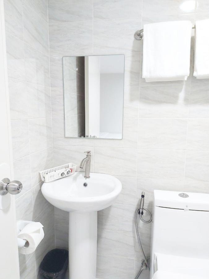 Airobedz Mckinley - Near Sm Aura Hotel Manila Ngoại thất bức ảnh