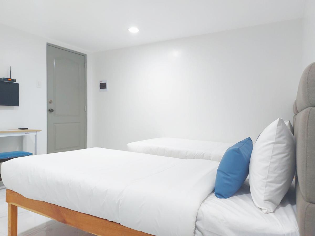 Airobedz Mckinley - Near Sm Aura Hotel Manila Ngoại thất bức ảnh